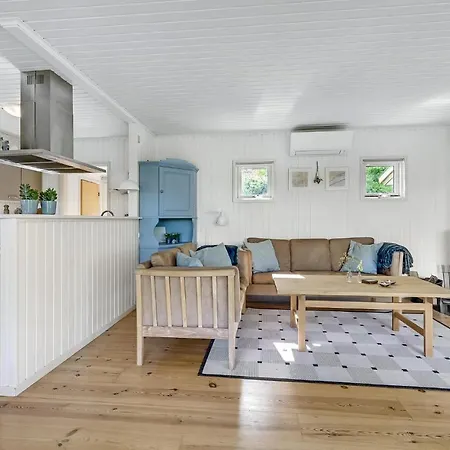 Holiday home 3 Bedroom Beautiful In Tranekaer *
