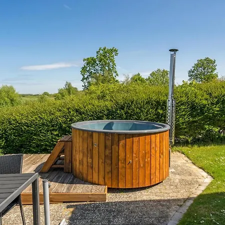 3 Bedroom Beautiful In Tranekaer Holiday home Lokkeby