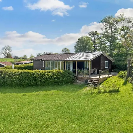 3 Bedroom Beautiful In Tranekaer Holiday home Lokkeby
